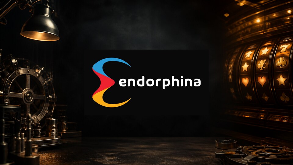 Endorphina ametlik värviline logo muutmata kujul tumedal merevaigutoonilisel mängustuudio taustal.