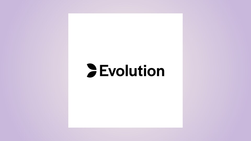 Evolutioni ametlik värviline logo heledal lavendlitooni taustal.