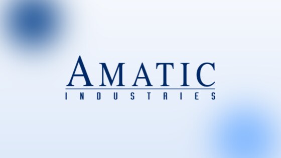 Amatic Industries ametlik sinine logo heledal sinisel faktikontrolli taustal.
